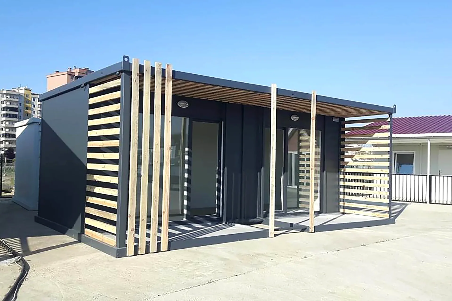 Modern modüler ofis ve showroom görünümü 2