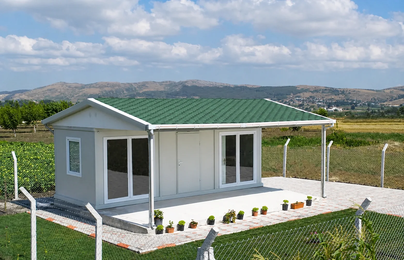 Verandalı prefabrik yaşam alanları görünümü 1