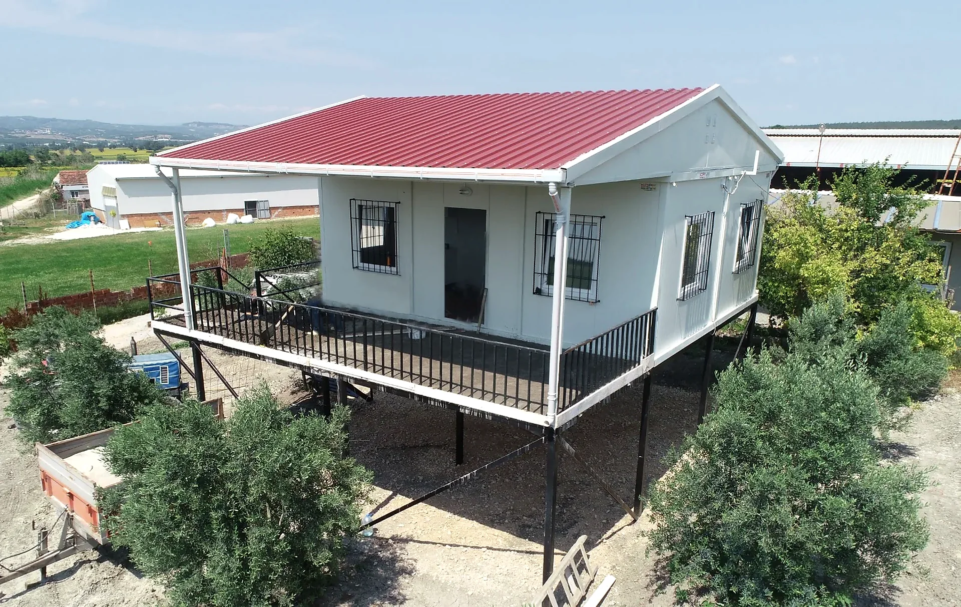 Verandalı prefabrik yaşam alanları görünümü 3